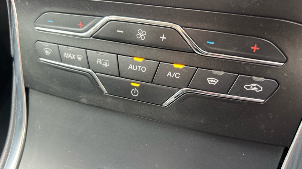 Ford S-MAX 2.0 EcoBlue Titanium 5dr Diesel Estate - Image 29
