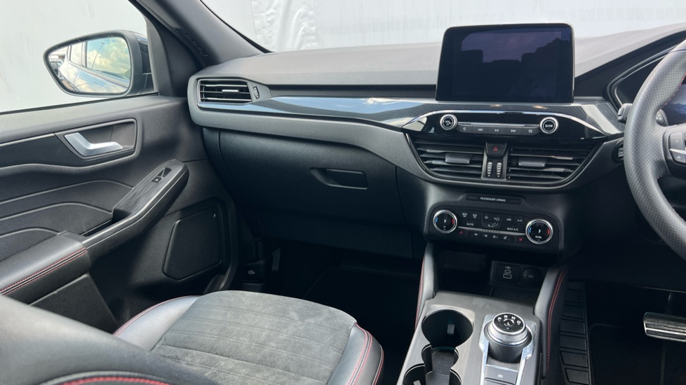 Ford Kuga 2.5 FHEV ST-Line X Edition 5dr CVT Hybrid Estate - Image 14