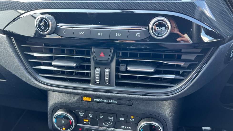 Ford Kuga 2.5 FHEV ST-Line X Edition 5dr CVT Hybrid Estate - Image 27