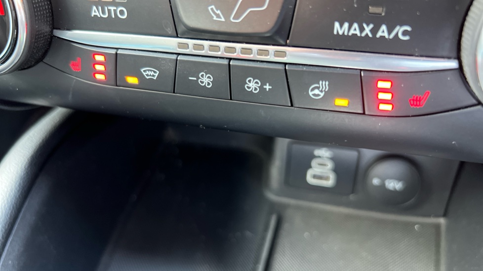 Ford Kuga 2.5 FHEV ST-Line X Edition 5dr CVT Hybrid Estate - Image 29