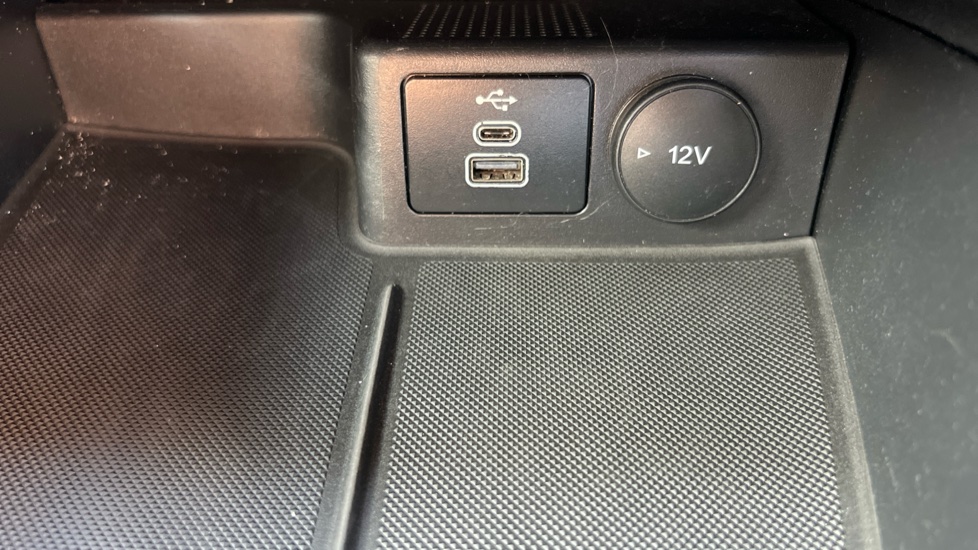 Ford Kuga 2.5 FHEV ST-Line X Edition 5dr CVT Hybrid Estate - Image 30