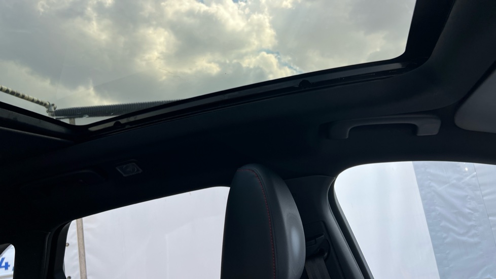 Ford Kuga 2.5 FHEV ST-Line X Edition 5dr CVT Hybrid Estate - Image 33