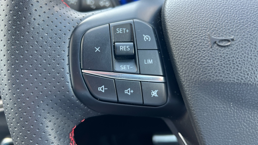 Ford Kuga 2.5 FHEV ST-Line X Edition 5dr CVT Hybrid Estate - Image 36