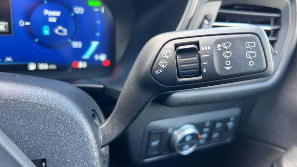 Ford Kuga 2.5 FHEV ST-Line X Edition 5dr CVT Hybrid Estate - Image 39