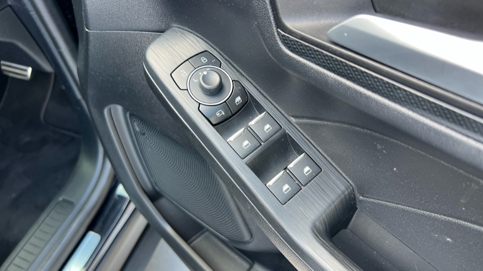 Ford Kuga 2.5 FHEV ST-Line X Edition 5dr CVT Hybrid Estate - Image 42