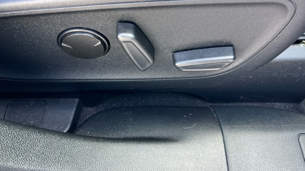Ford Kuga 2.5 FHEV ST-Line X Edition 5dr CVT Hybrid Estate - Image 43