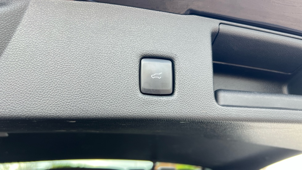Ford Kuga 2.5 FHEV ST-Line X Edition 5dr CVT Hybrid Estate - Image 44