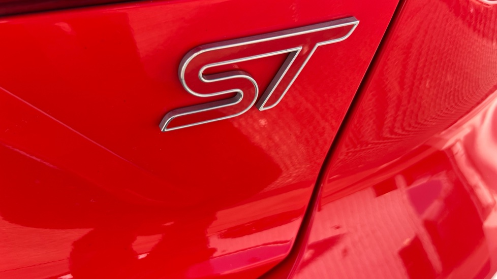 Ford Focus ST 2.3 EcoBoost ST 5dr Petrol Hatchback - Image 43