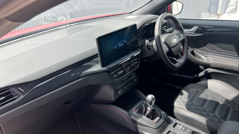 Ford Focus 1.0 EcoBoost Hybrid mHEV ST-Line X 5dr Petrol Hatchback - Image 9