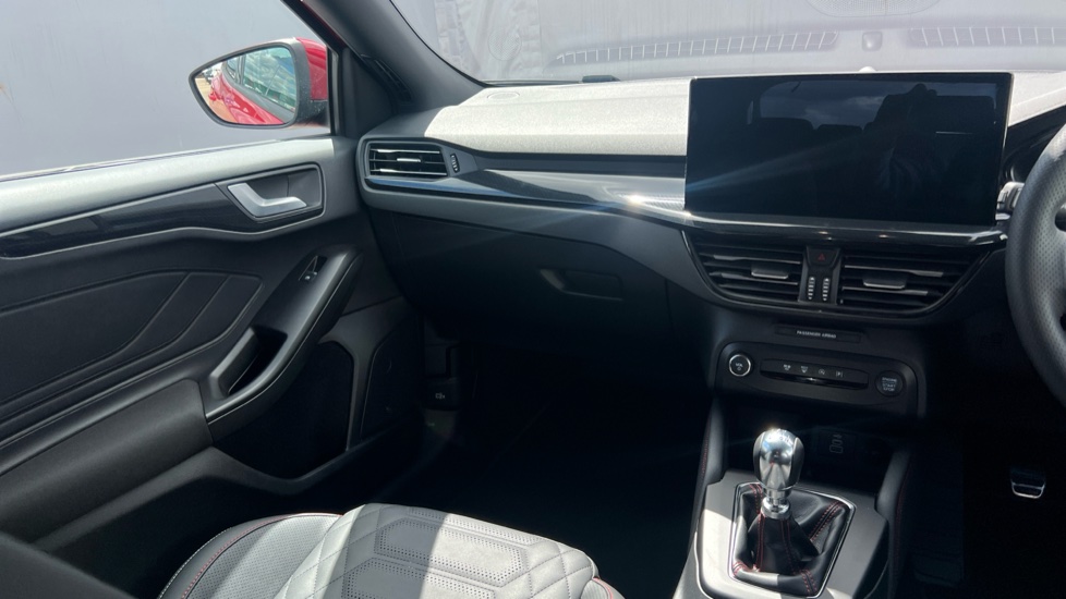 Ford Focus 1.0 EcoBoost Hybrid mHEV ST-Line X 5dr Petrol Hatchback - Image 14