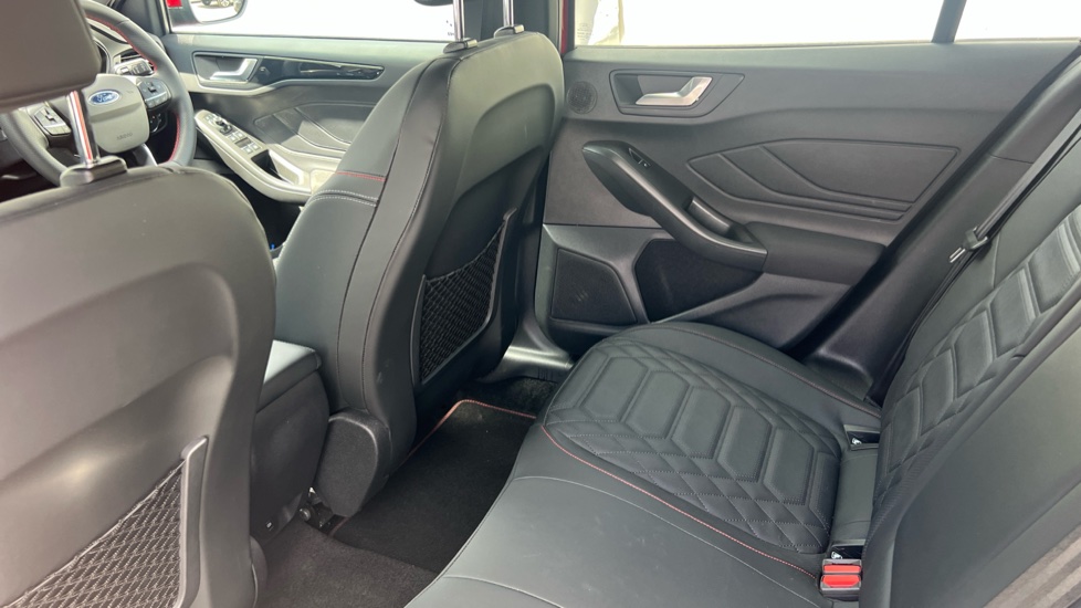 Ford Focus 1.0 EcoBoost Hybrid mHEV ST-Line X 5dr Petrol Hatchback - Image 16