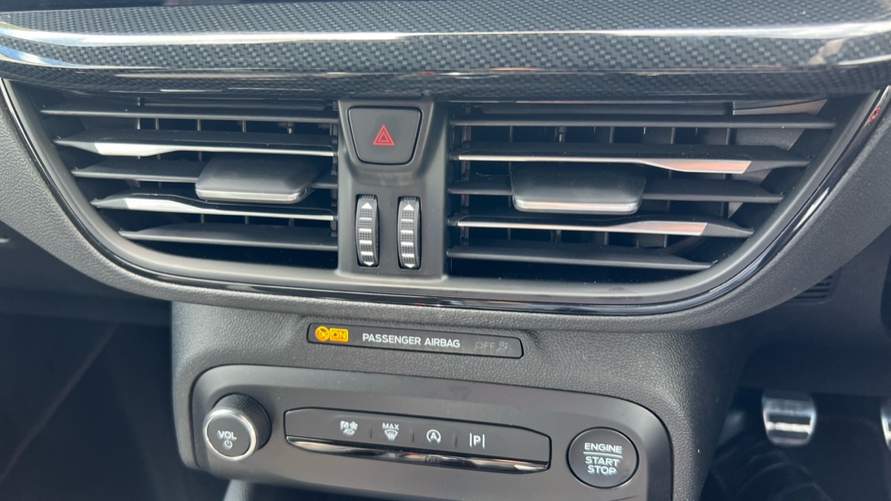 Ford Focus 1.0 EcoBoost Hybrid mHEV ST-Line X 5dr Petrol Hatchback - Image 29