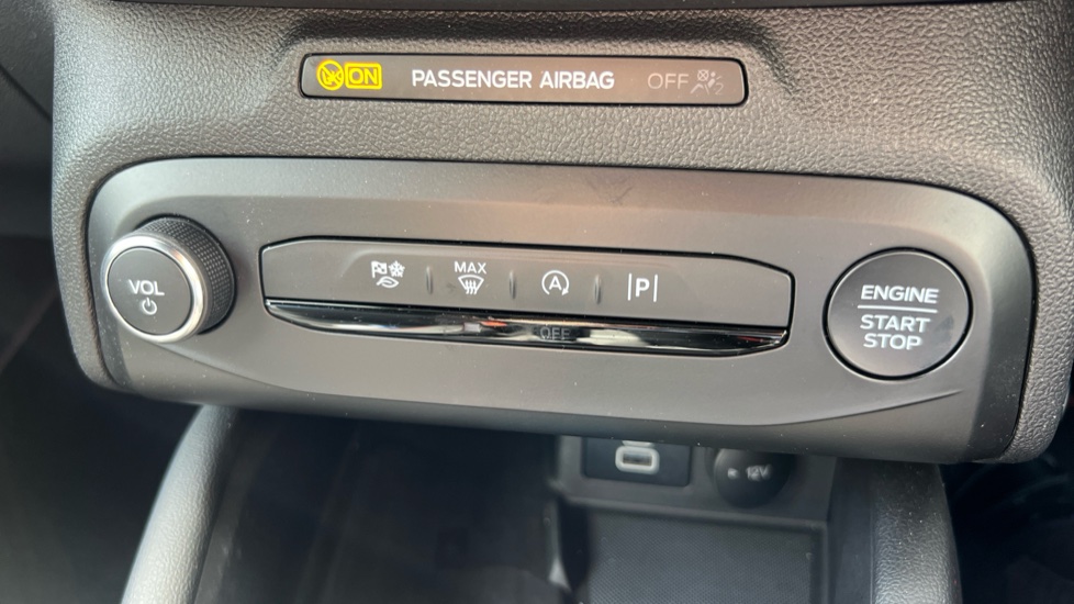 Ford Focus 1.0 EcoBoost Hybrid mHEV ST-Line X 5dr Petrol Hatchback - Image 30