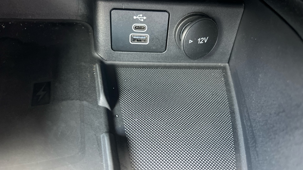 Ford Focus 1.0 EcoBoost Hybrid mHEV ST-Line X 5dr Petrol Hatchback - Image 31