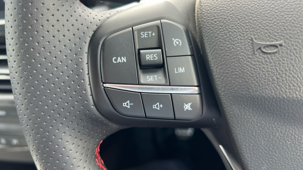 Ford Focus 1.0 EcoBoost Hybrid mHEV ST-Line X 5dr Petrol Hatchback - Image 34