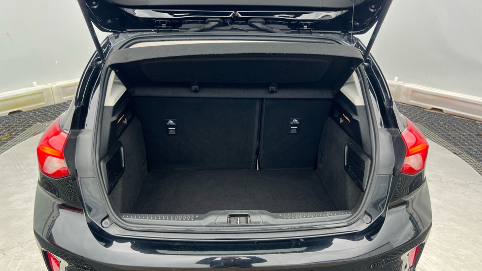 Ford Focus 1.0 EcoBoost 125 Titanium X 5dr Petrol Hatchback - Image 4