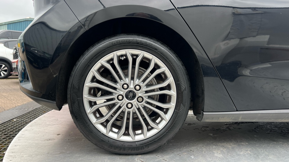 Ford Focus 1.0 EcoBoost 125 Titanium X 5dr Petrol Hatchback - Image 7
