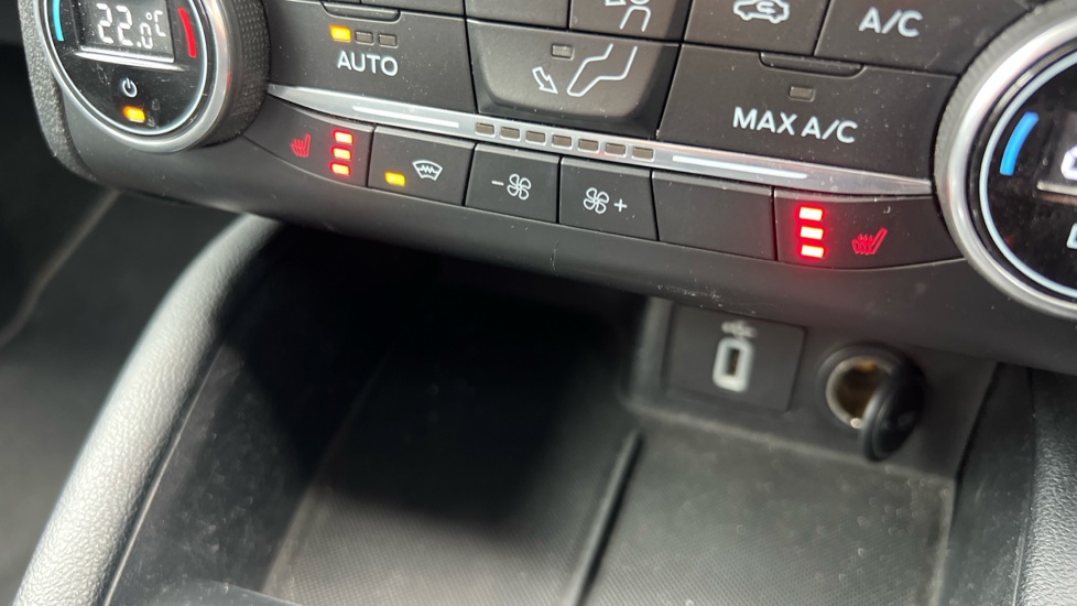 Ford Focus 1.0 EcoBoost 125 Titanium X 5dr Petrol Hatchback - Image 28