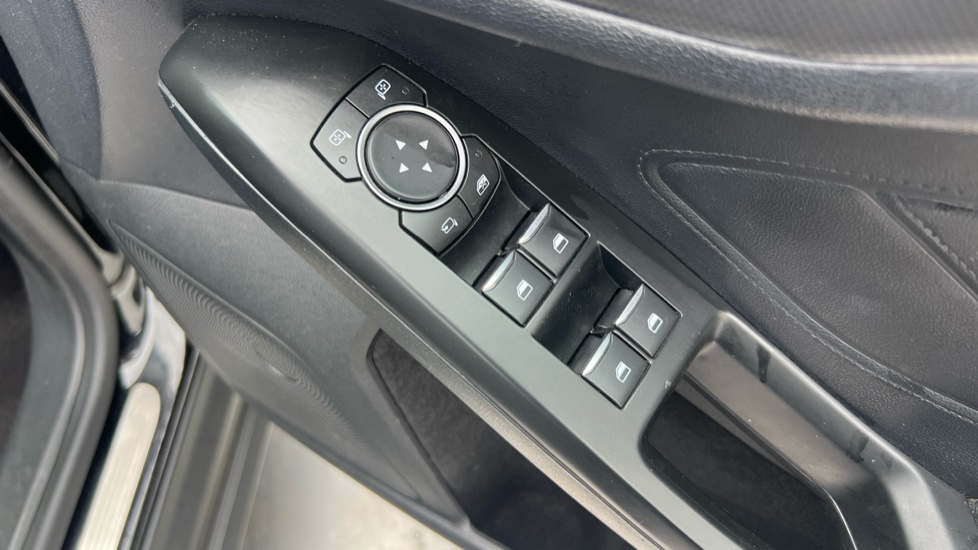 Ford Focus 1.0 EcoBoost 125 Titanium X 5dr Petrol Hatchback - Image 41