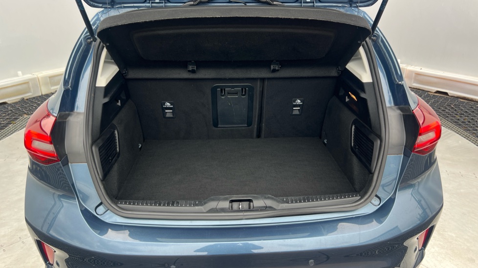 Ford Focus 1.0 EcoBoost Hybrid mHEV Titanium X 5dr Petrol Hatchback - Image 4