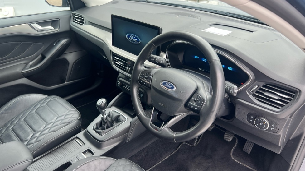 Ford Focus 1.0 EcoBoost Hybrid mHEV Titanium X 5dr Petrol Hatchback - Image 11