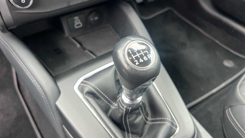 Ford Focus 1.0 EcoBoost Hybrid mHEV Titanium X 5dr Petrol Hatchback - Image 13