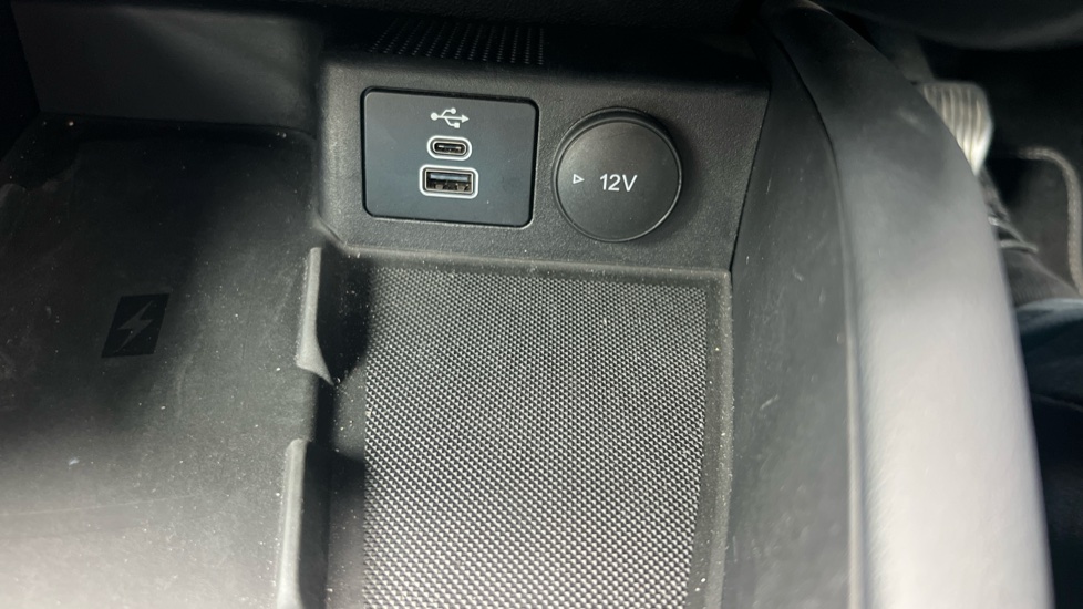Ford Focus 1.0 EcoBoost Hybrid mHEV Titanium X 5dr Petrol Hatchback - Image 31