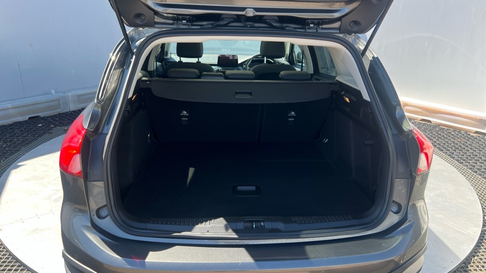 Ford Focus 1.0 EcoBoost 125 Active X 5dr Petrol Estate - Image 4