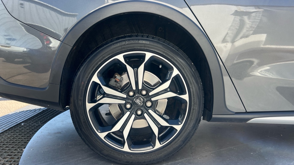 Ford Focus 1.0 EcoBoost 125 Active X 5dr Petrol Estate - Image 7