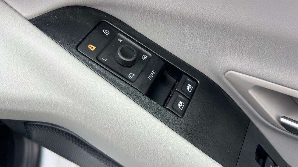 Ford Explorer 210kW Premium 77kWh 5dr Auto Electric Estate - Image 37