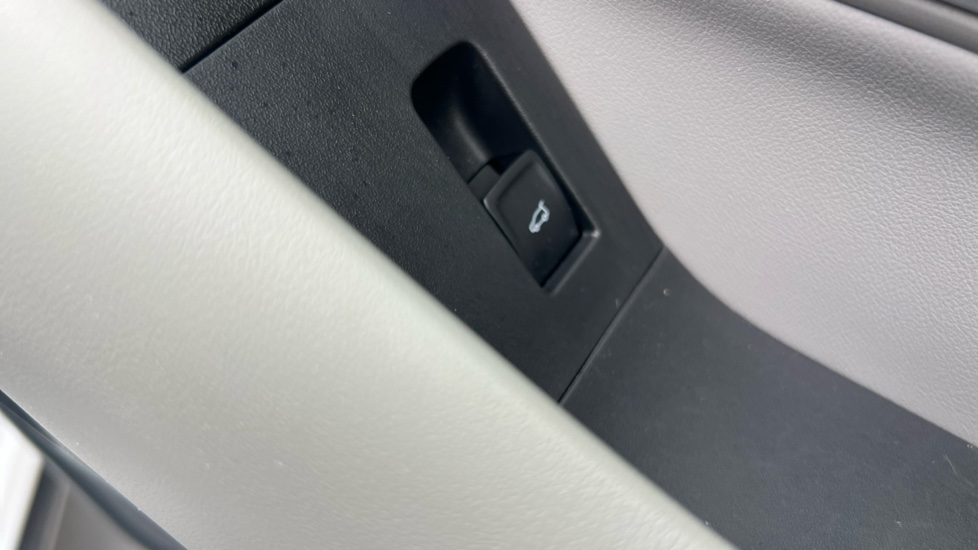 Ford Explorer 210kW Premium 77kWh 5dr Auto Electric Estate - Image 38