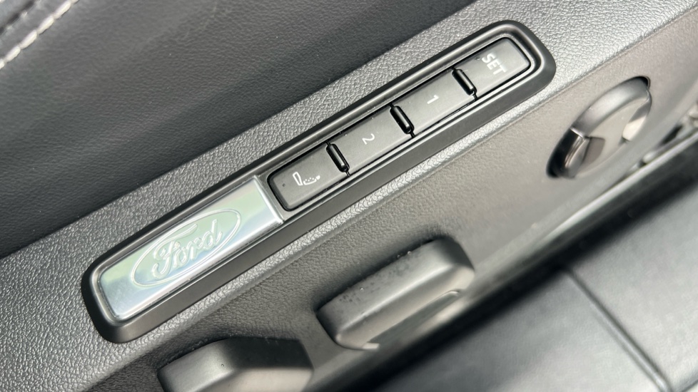 Ford Explorer 210kW Premium 77kWh 5dr Auto Electric Estate - Image 40