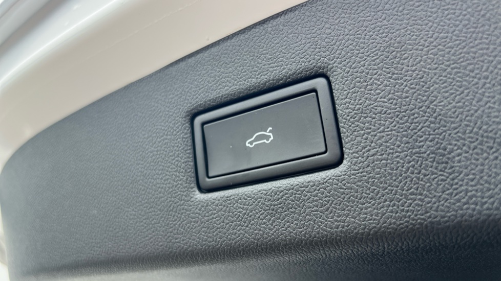 Ford Explorer 210kW Premium 77kWh 5dr Auto Electric Estate - Image 41