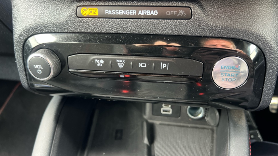 Ford Kuga 2.5 PHEV ST-Line X 5dr CVT Estate - Image 30