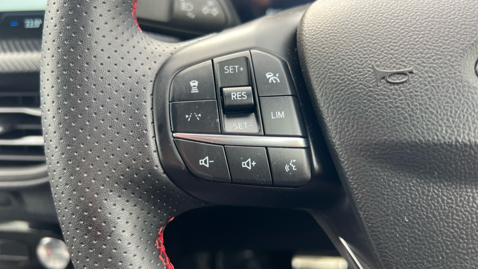 Ford Kuga 2.5 PHEV ST-Line X 5dr CVT Estate - Image 37