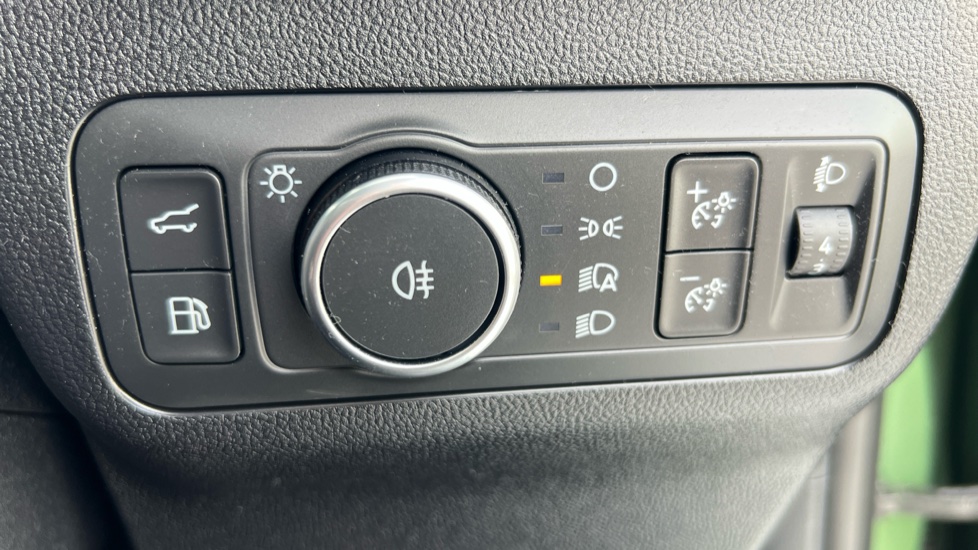 Ford Kuga 2.5 PHEV ST-Line X 5dr CVT Estate - Image 41