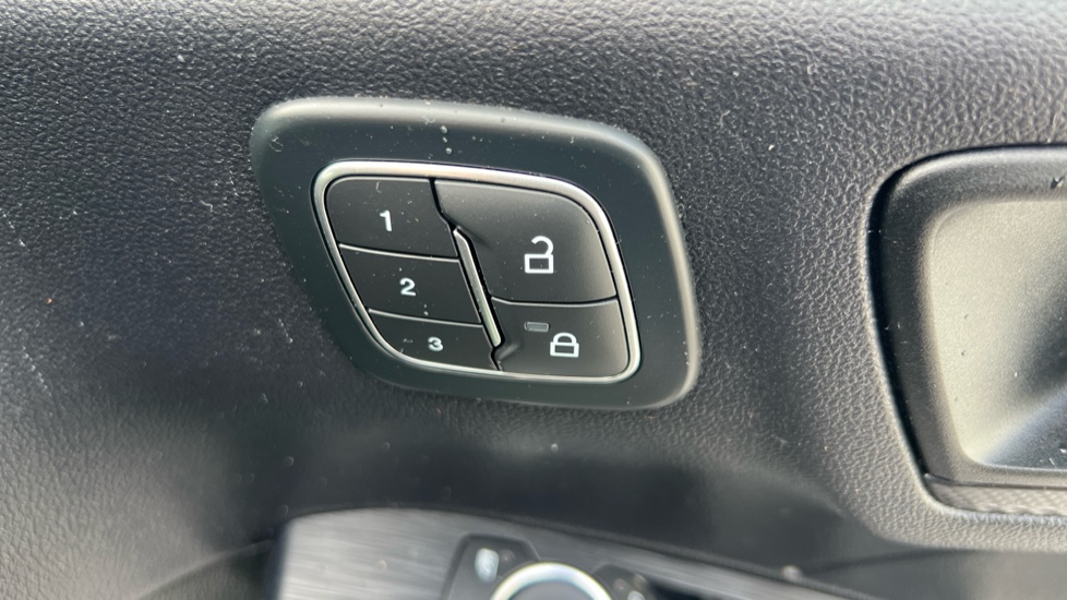 Ford Kuga 2.5 PHEV ST-Line X 5dr CVT Estate - Image 43