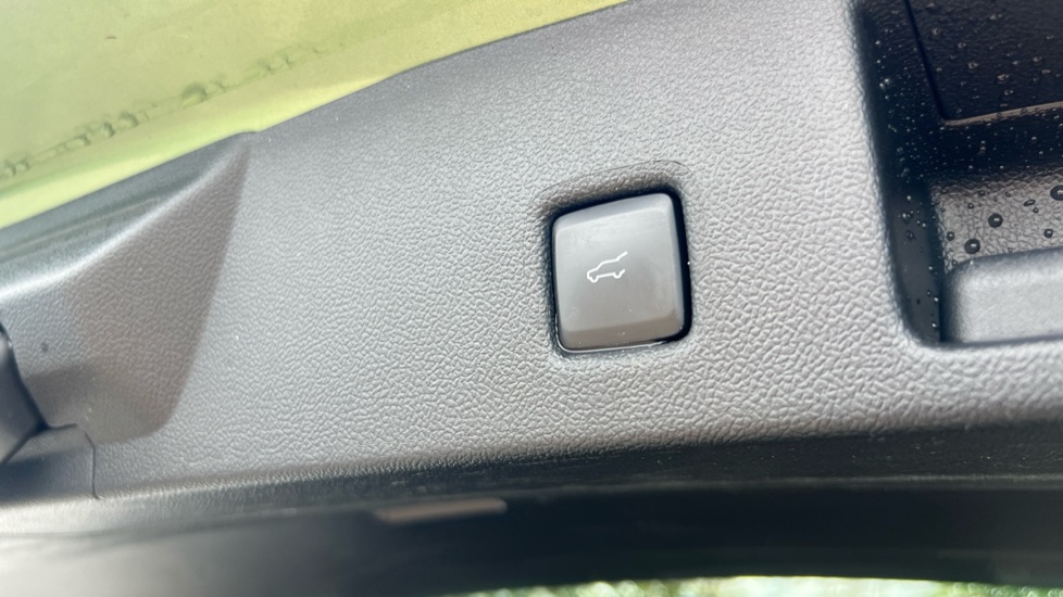 Ford Kuga 2.5 PHEV ST-Line X 5dr CVT Estate - Image 47