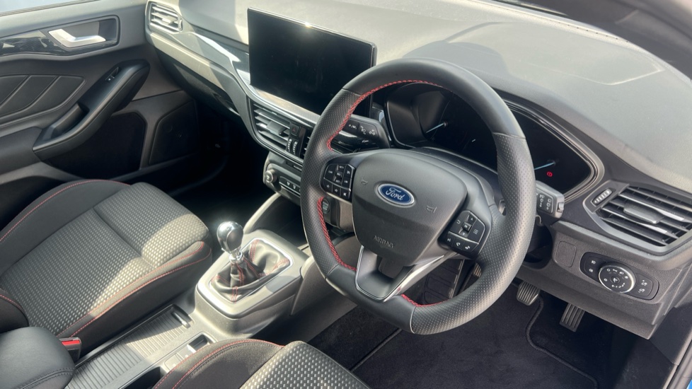 Ford Focus 1.0 EcoBoost ST-Line 5dr Petrol Estate - Image 11
