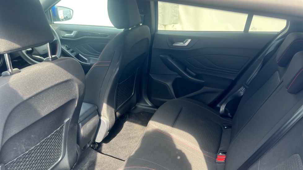Ford Focus 1.0 EcoBoost ST-Line 5dr Petrol Estate - Image 16
