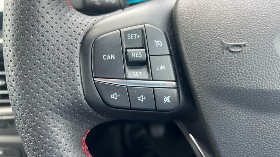 Ford Focus 1.0 EcoBoost ST-Line 5dr Petrol Estate - Image 33