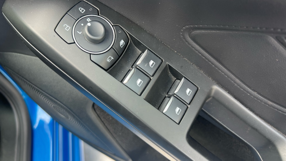 Ford Focus 1.0 EcoBoost ST-Line 5dr Petrol Estate - Image 39