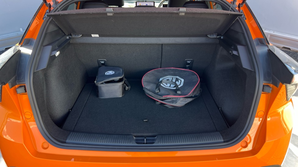 MG MG4 150kW Trophy EV Long Range 64kWh 5dr Auto Electric Hatchback - Image 4
