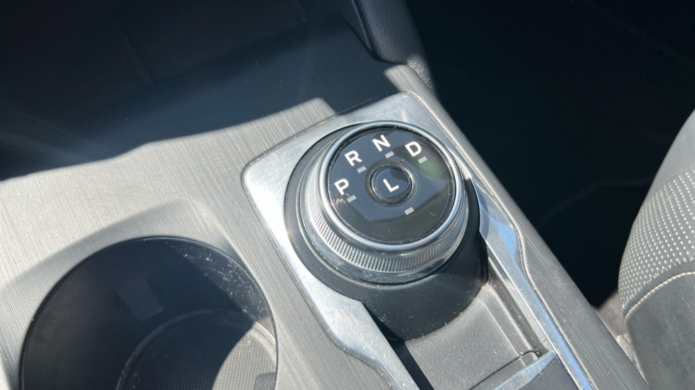 Ford Kuga 2.5 FHEV Vignale 5dr CVT Hybrid Estate - Image 13