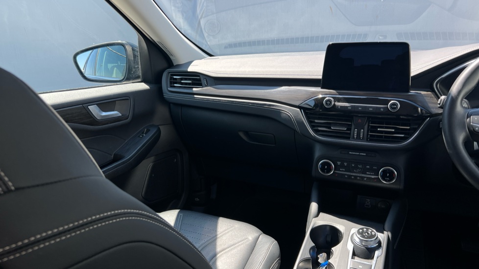 Ford Kuga 2.5 FHEV Vignale 5dr CVT Hybrid Estate - Image 14