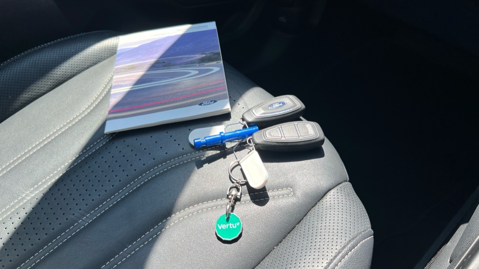 Ford Kuga 2.5 FHEV Vignale 5dr CVT Hybrid Estate - Image 19