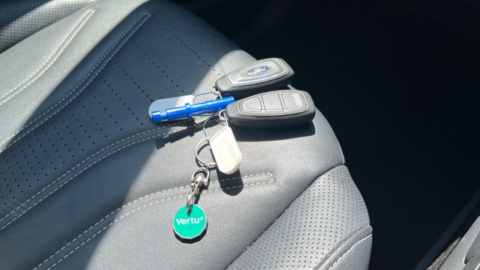 Ford Kuga 2.5 FHEV Vignale 5dr CVT Hybrid Estate - Image 20