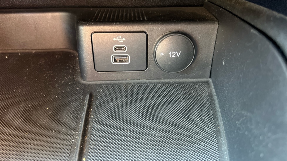 Ford Kuga 2.5 FHEV Vignale 5dr CVT Hybrid Estate - Image 30