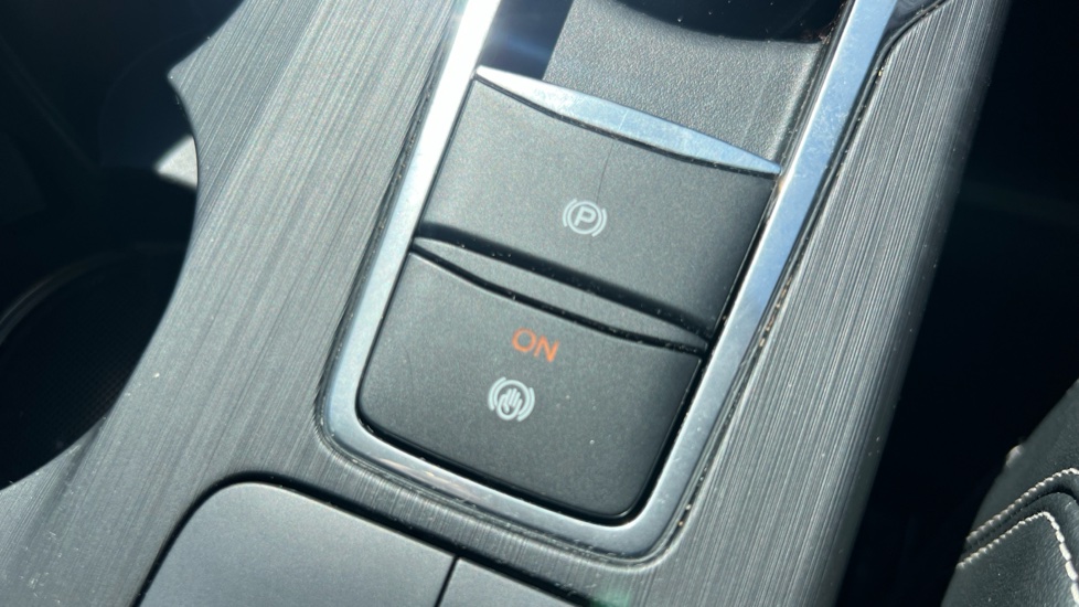 Ford Kuga 2.5 FHEV Vignale 5dr CVT Hybrid Estate - Image 31