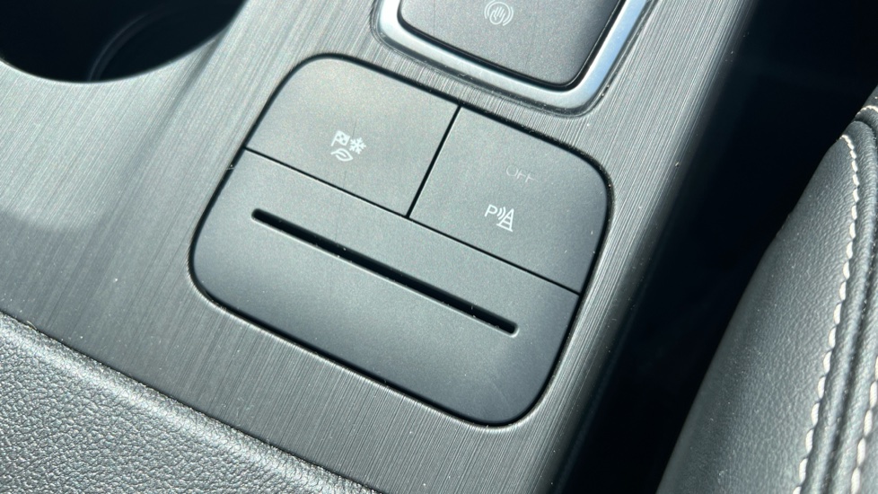Ford Kuga 2.5 FHEV Vignale 5dr CVT Hybrid Estate - Image 32